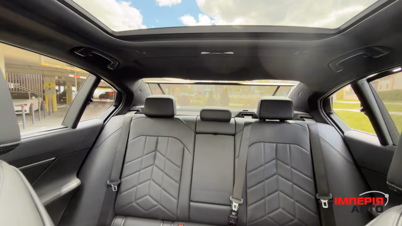 BMW i5 - фото 9