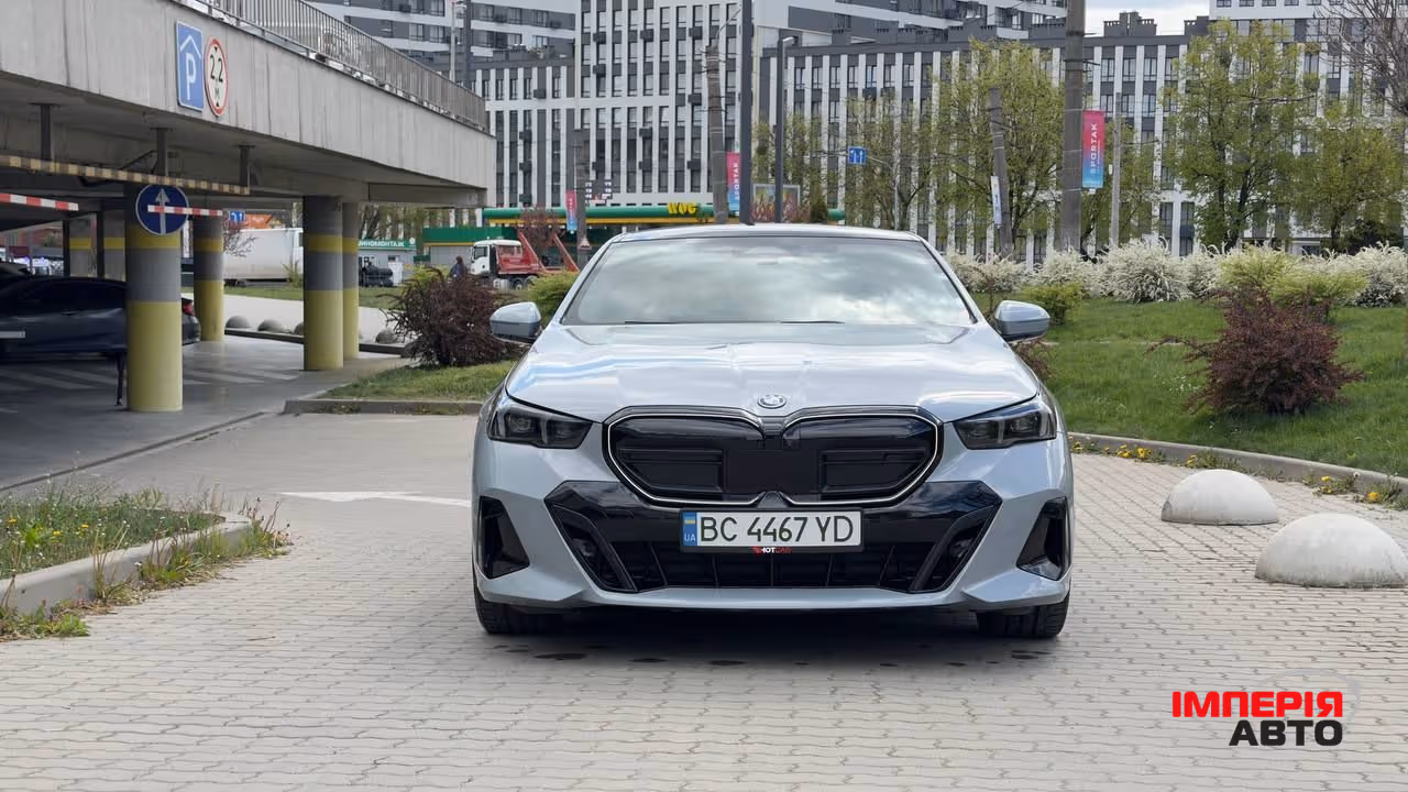 BMW i5 - фото 1