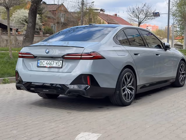 BMW i5 - фото 3