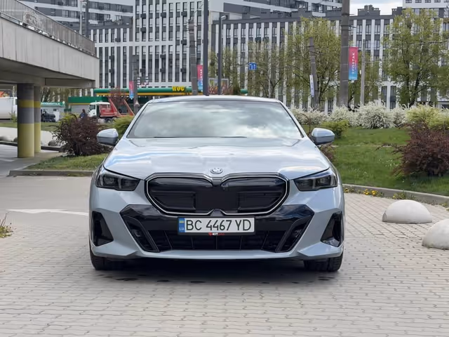 BMW i5 - фото 1