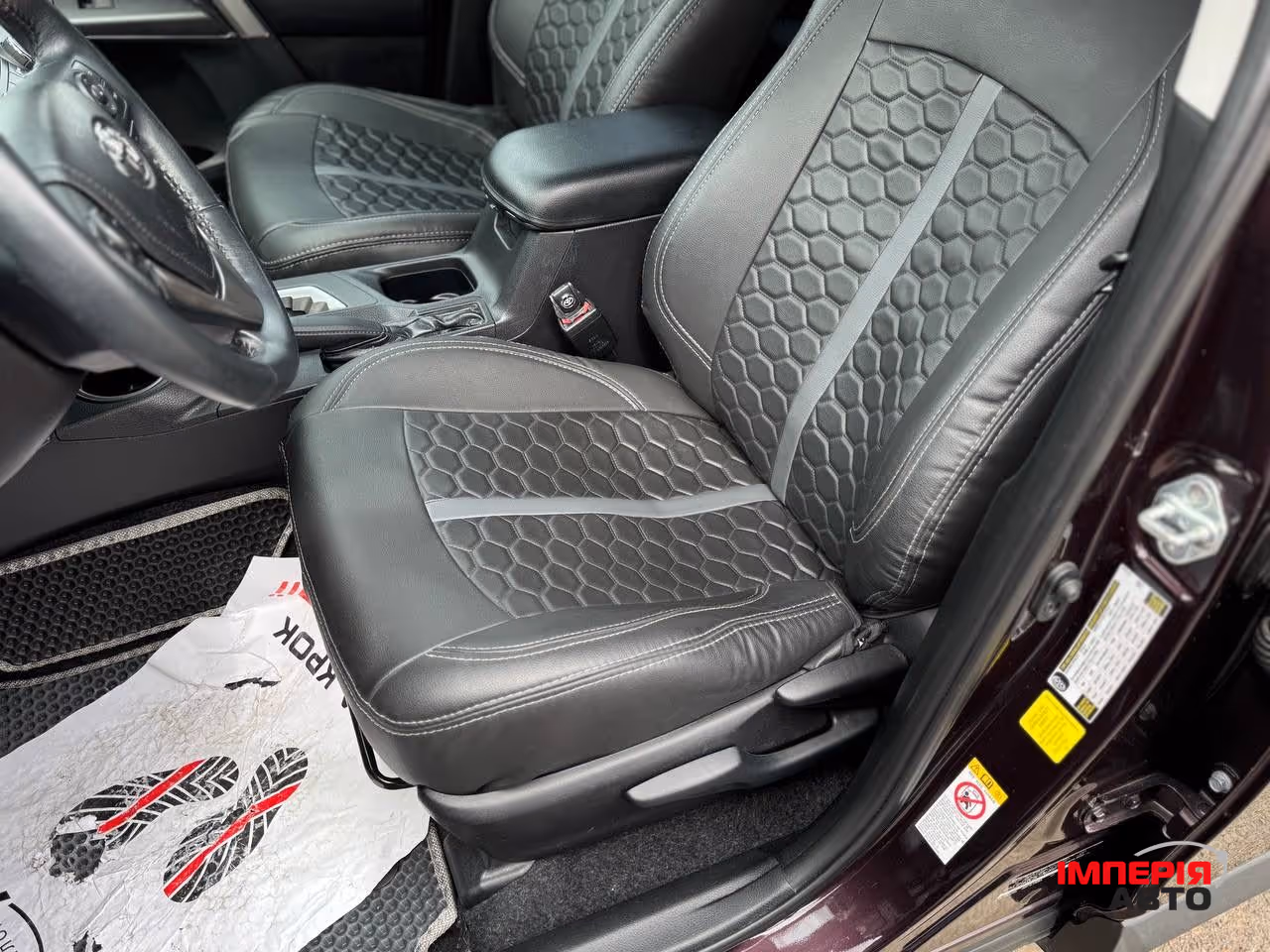 Toyota RAV4 - фото 6