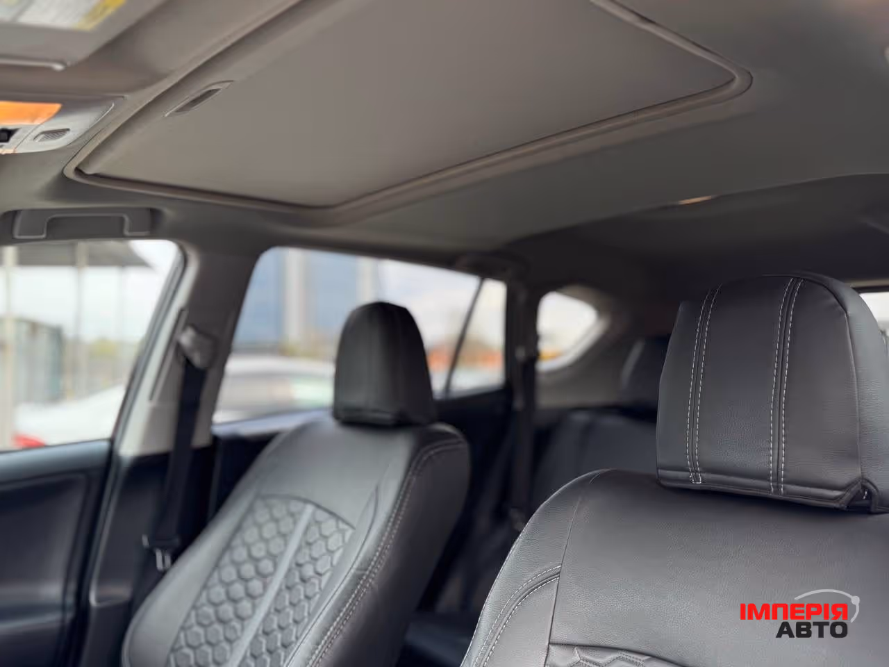 Toyota RAV4 - фото 8
