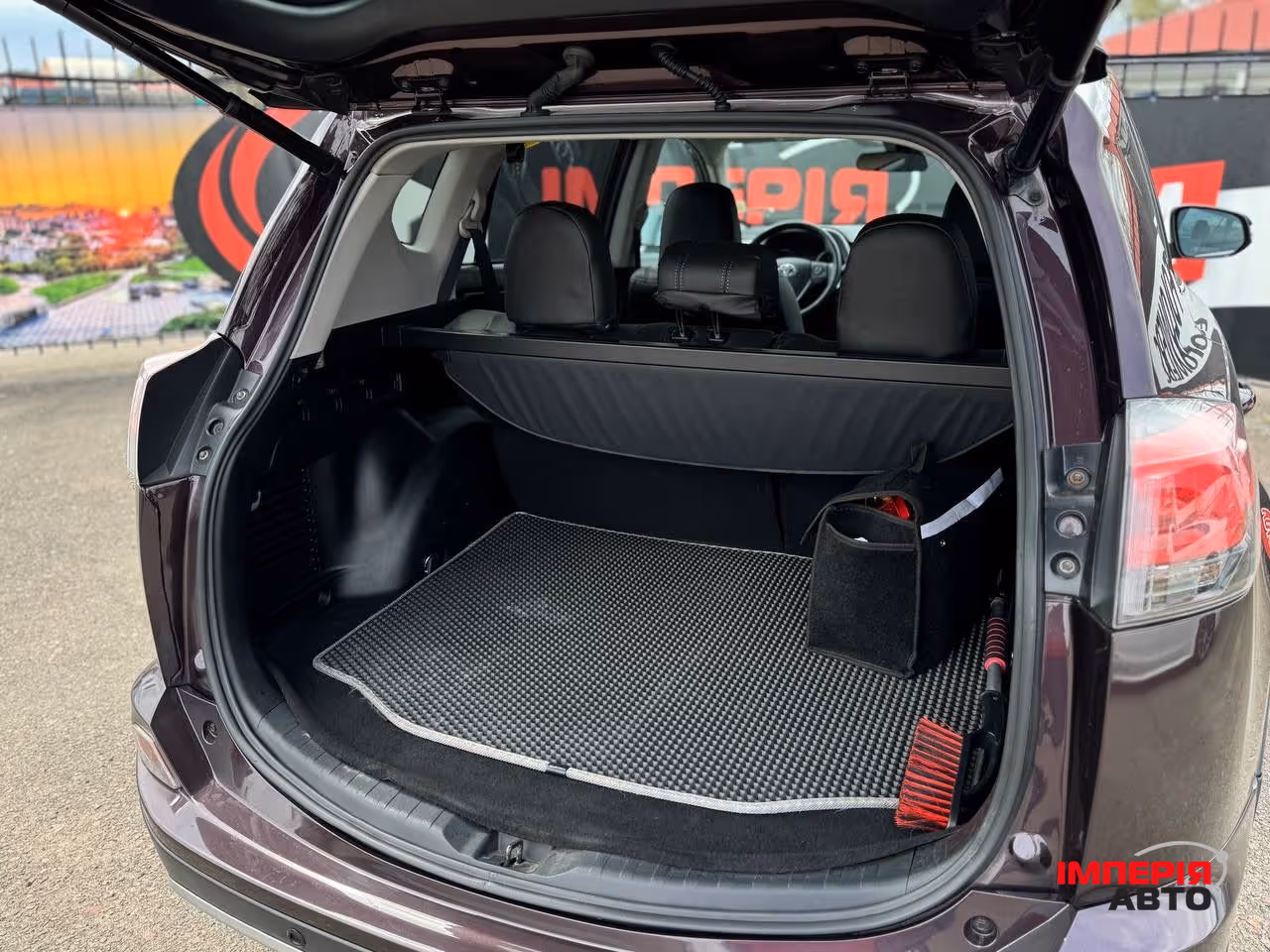 Toyota RAV4 - фото 4