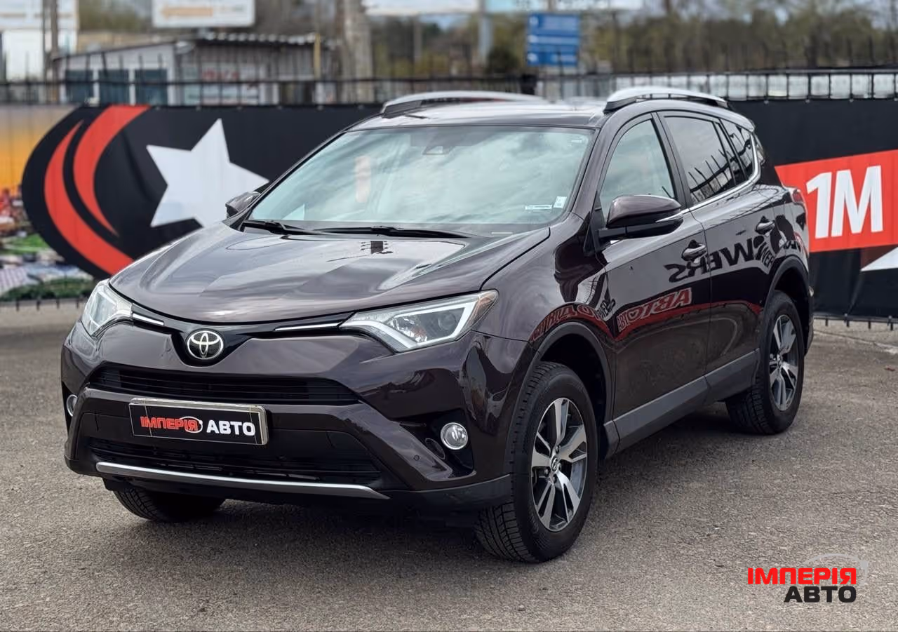 Toyota RAV4 - фото 1