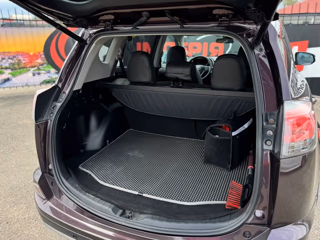 Toyota RAV4 - фото 4