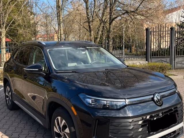 Volkswagen Tiguan - фото 1