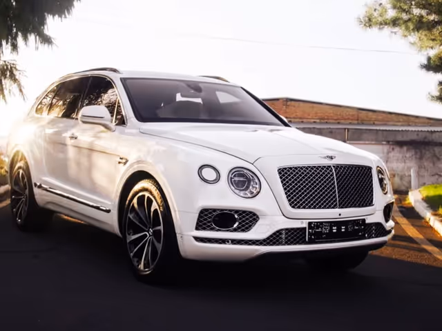 Bentley Bentayga - фото 1