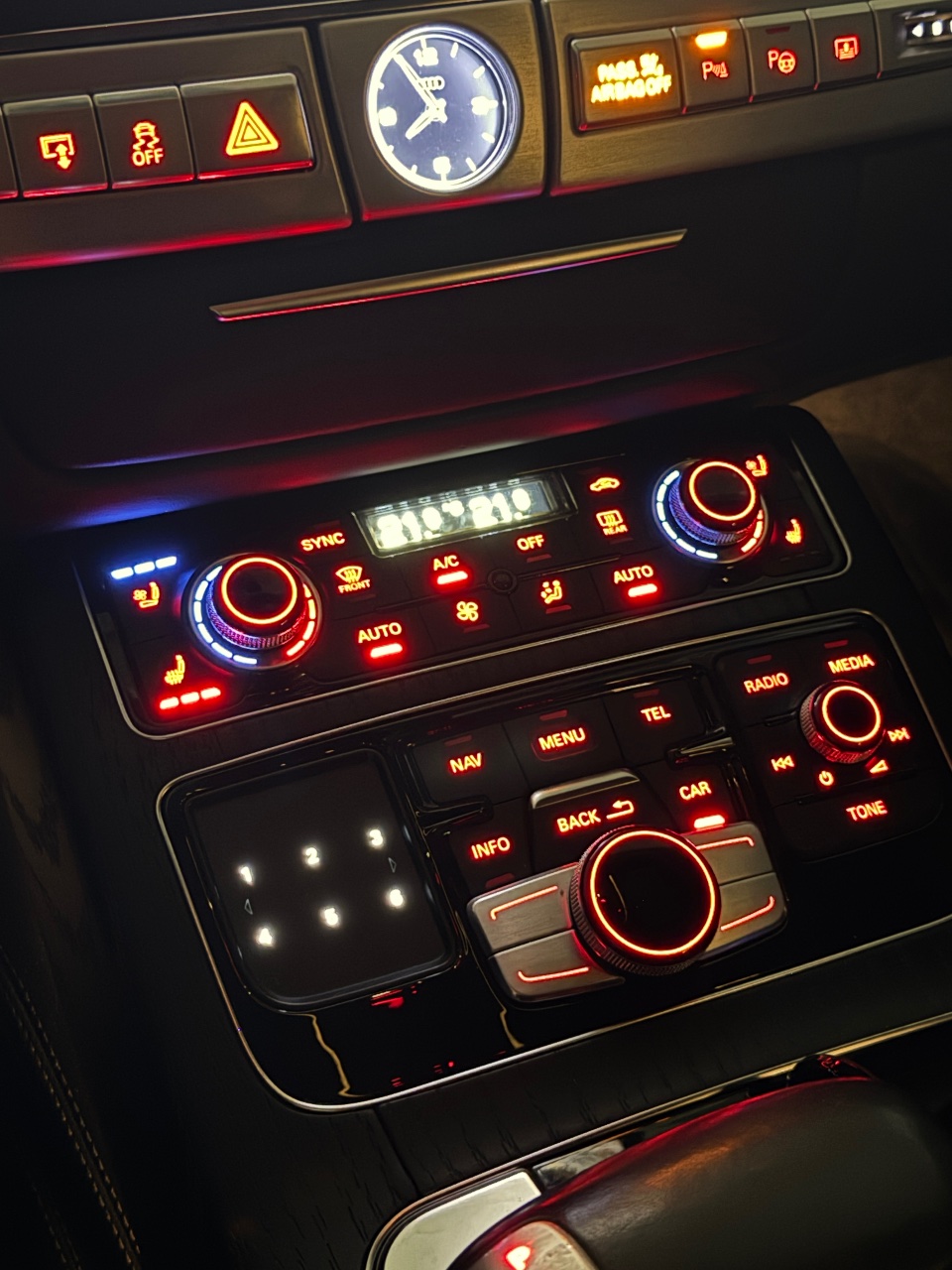 Audi A8 - фото 6