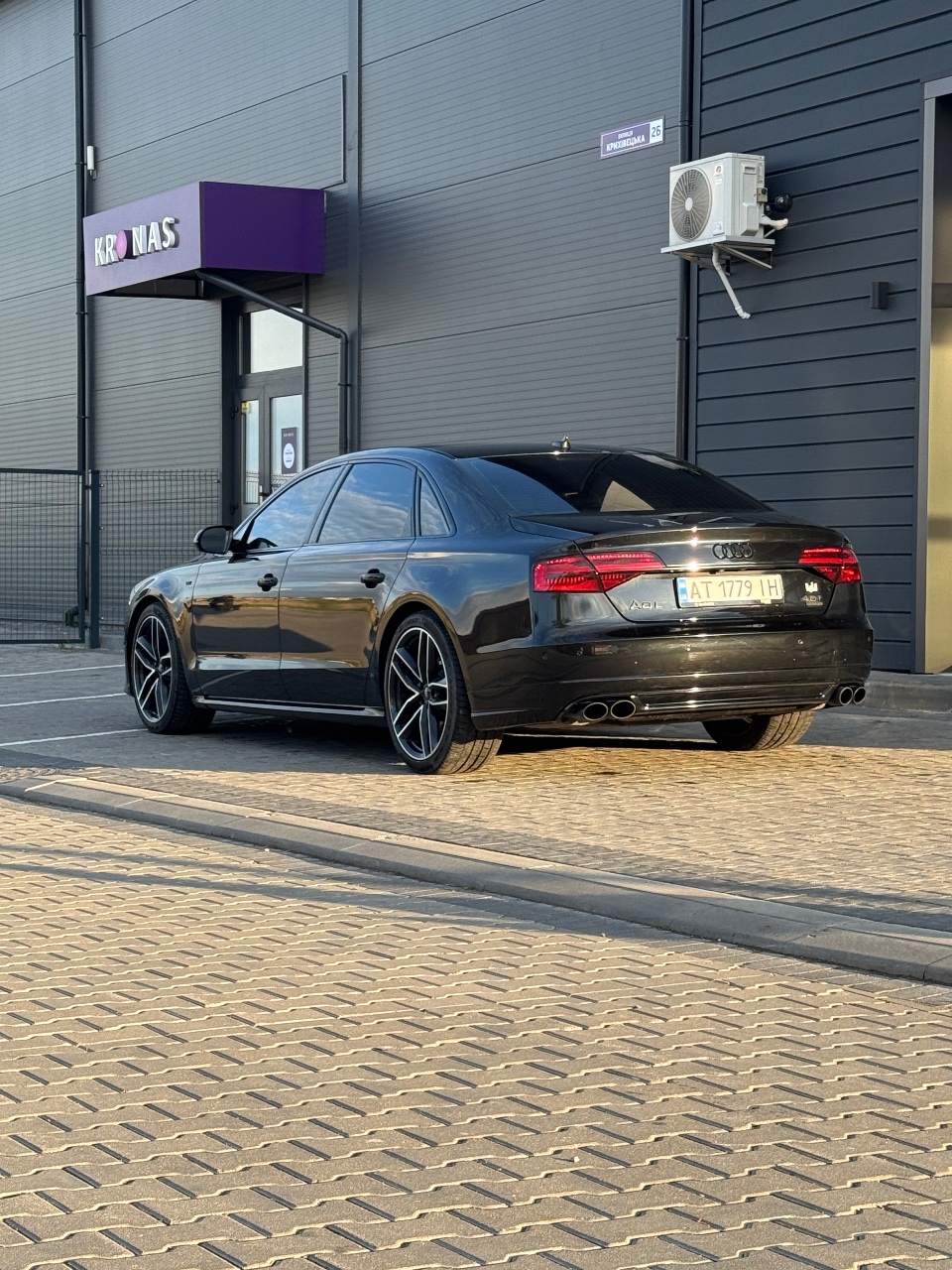 Audi A8 - фото 19