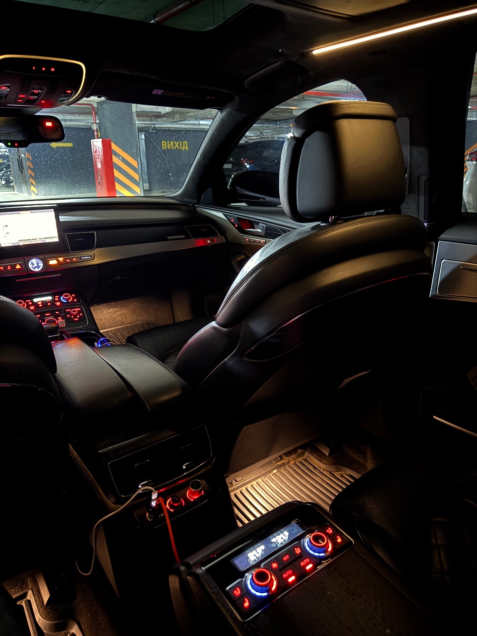 Audi A8 - фото 13