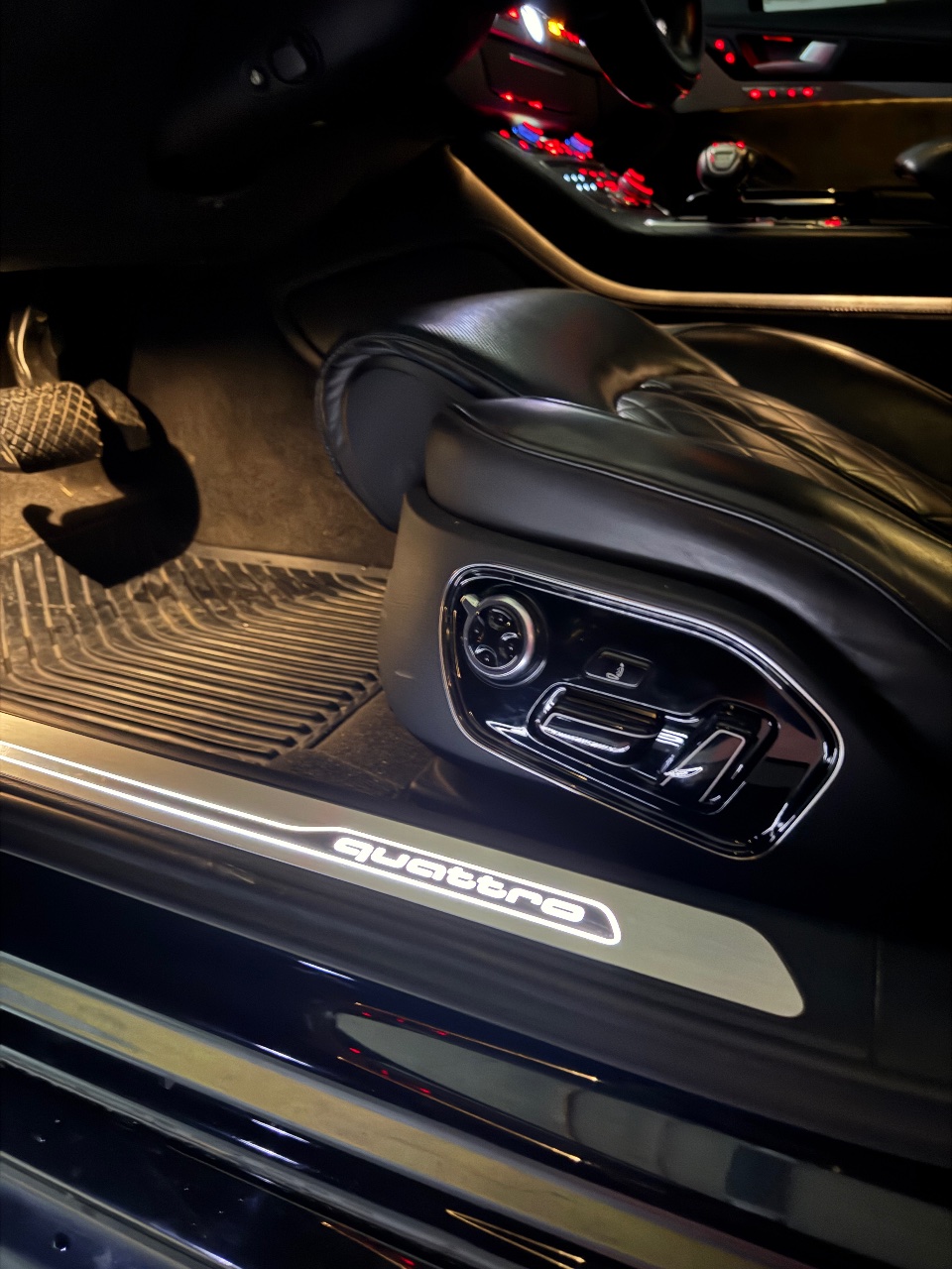 Audi A8 - фото 16