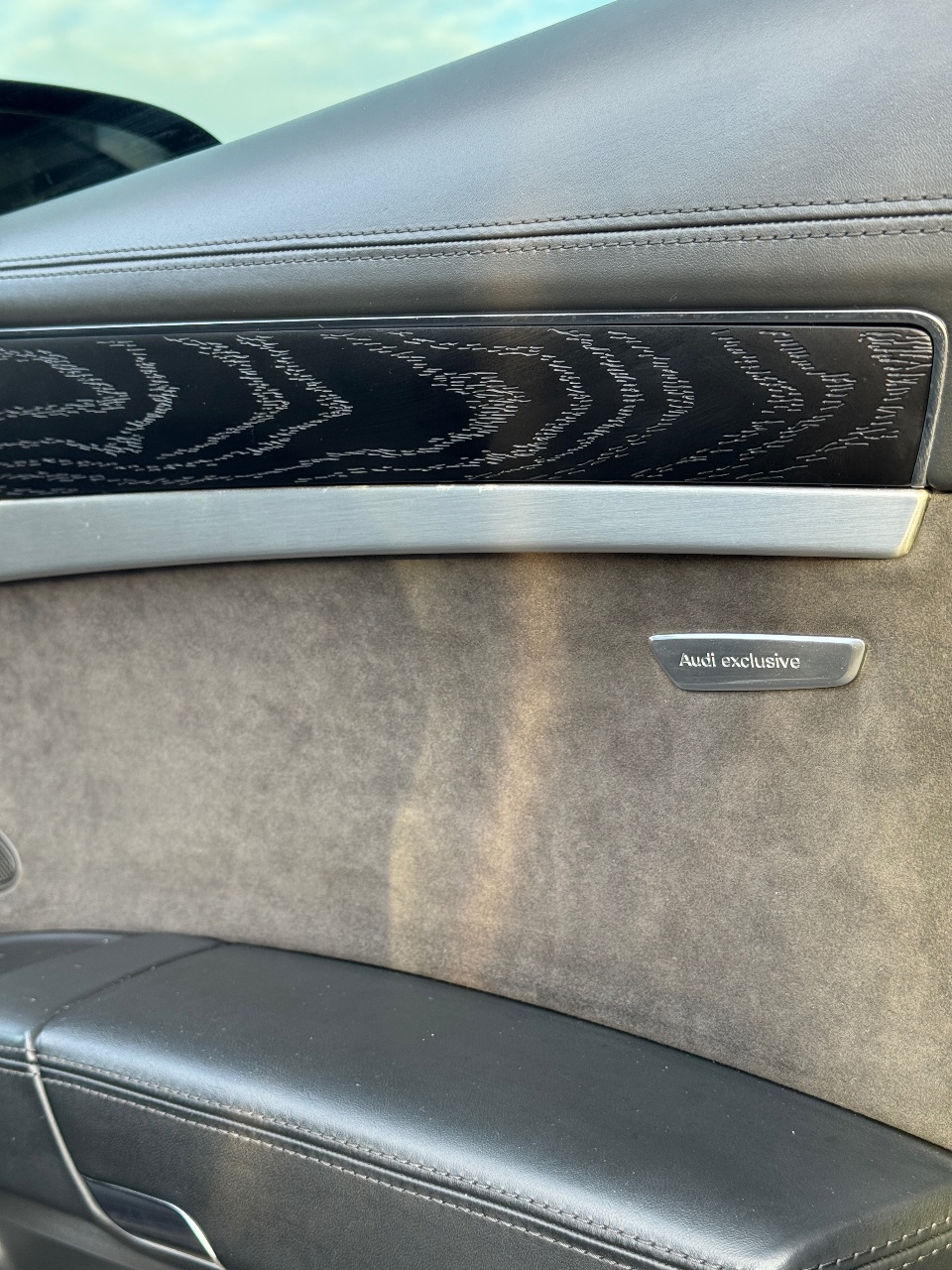 Audi A8 - фото 8