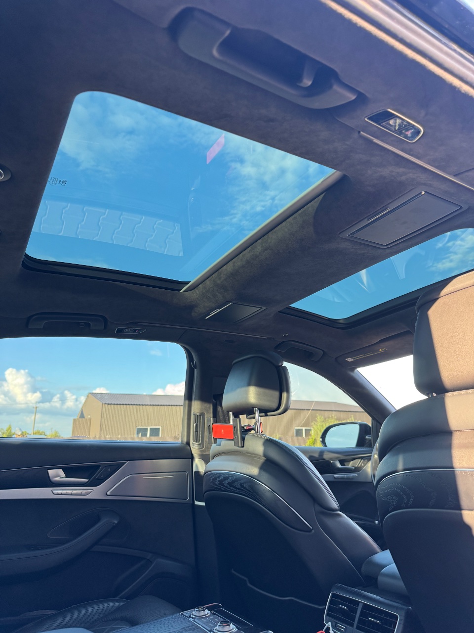 Audi A8 - фото 2