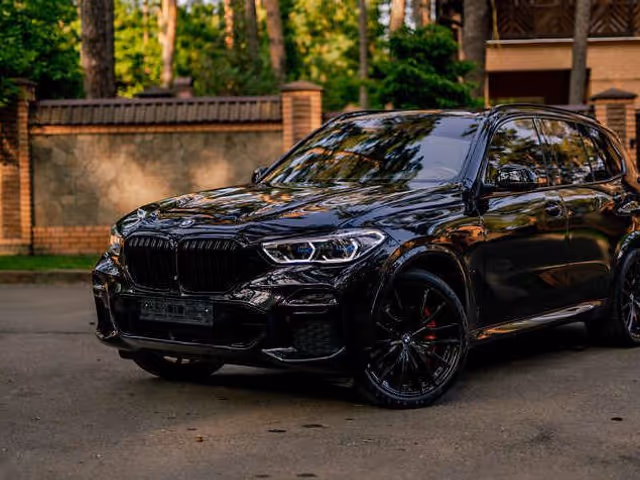 BMW X5 - фото 1