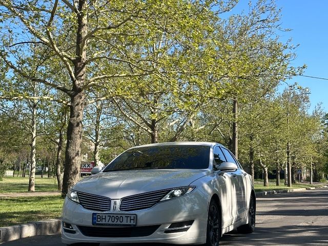 Lincoln MKZ - фото 1