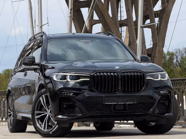 BMW X7 - фото 1