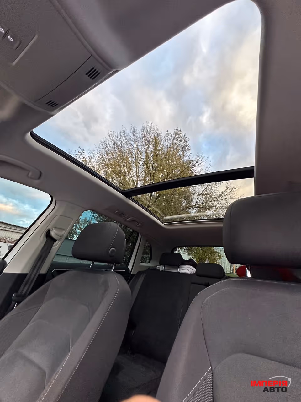 Volkswagen Tiguan - фото 12