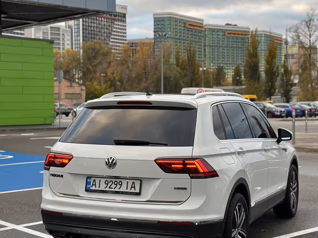 Volkswagen Tiguan - фото 5