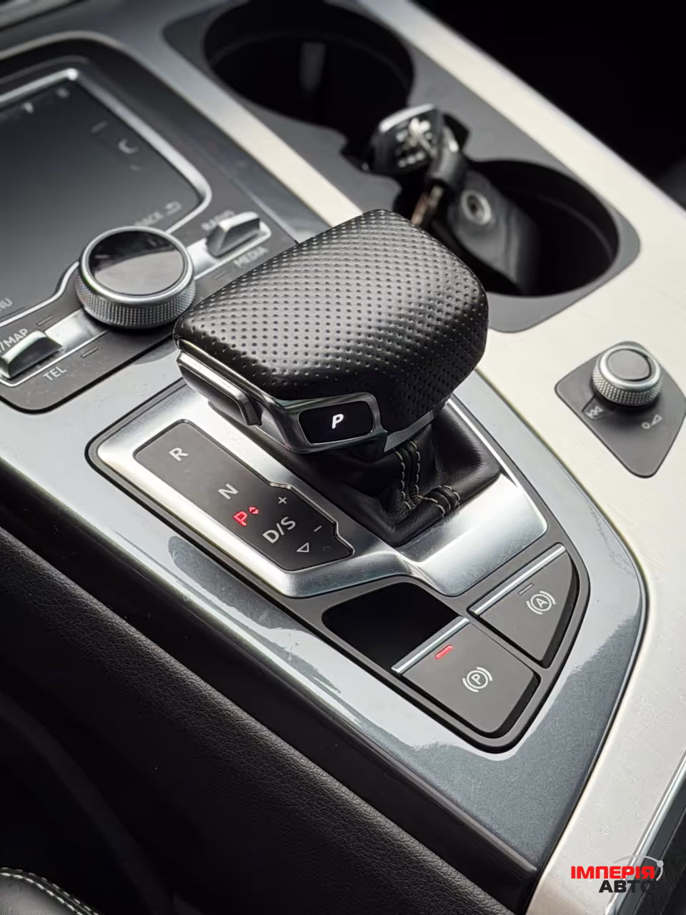 Audi Q7 - фото 10