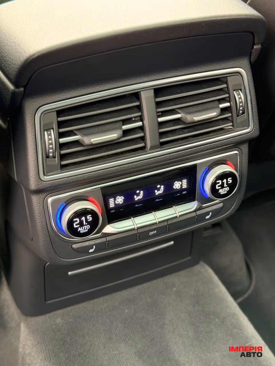 Audi Q7 - фото 11
