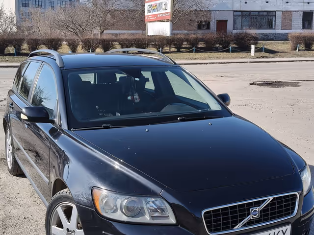 Volvo V50 - фото 1