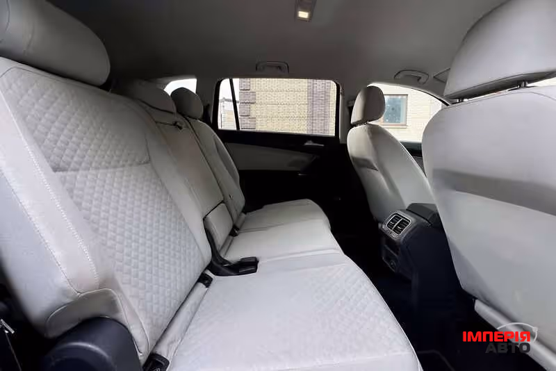 Volkswagen Tiguan - фото 8