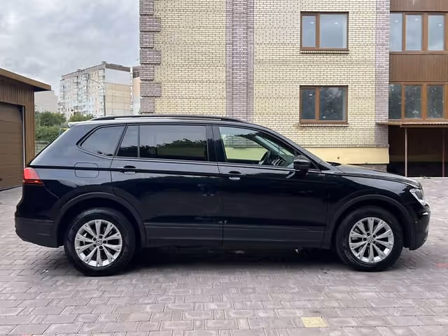 Volkswagen Tiguan - фото 5