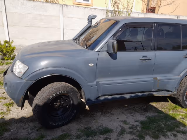 Mitsubishi Pajero - фото 2