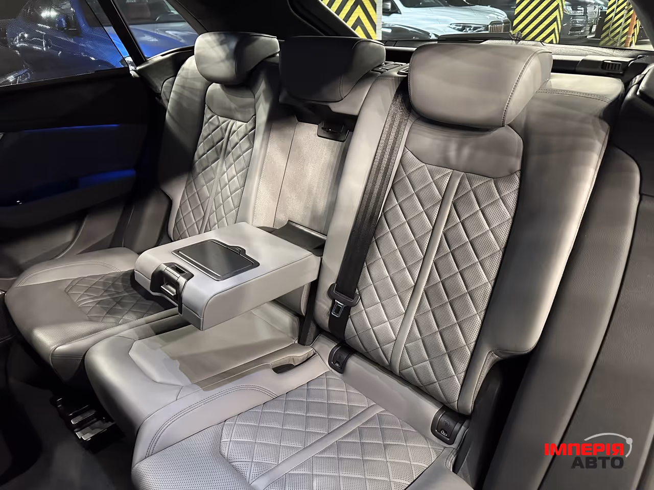 Audi SQ8 - фото 11