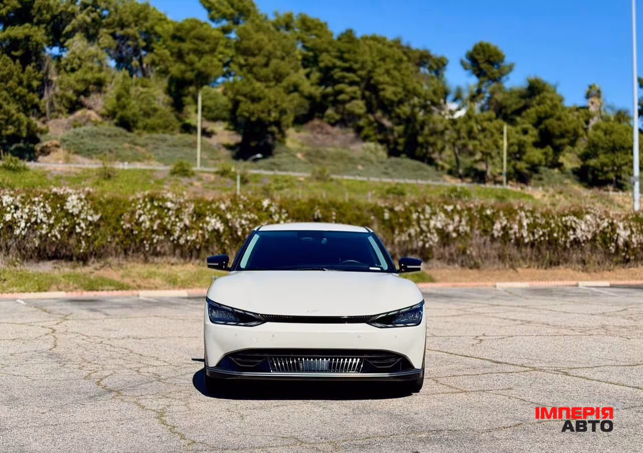 Kia EV6 - фото 1