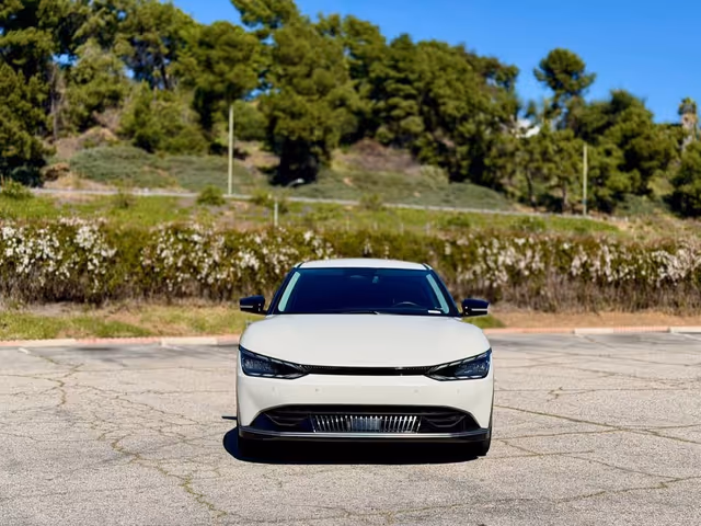 Kia EV6 - фото 1
