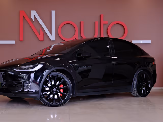 Tesla Model X - фото 1