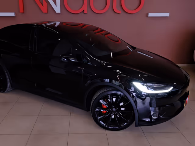 Tesla Model X - фото 4