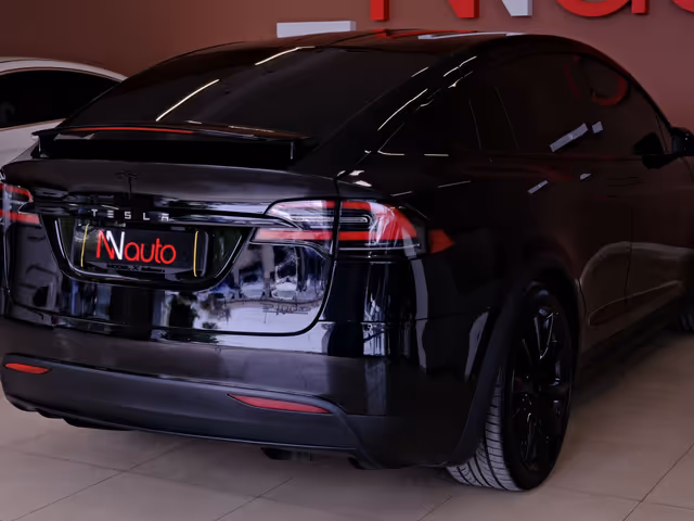Tesla Model X - фото 5
