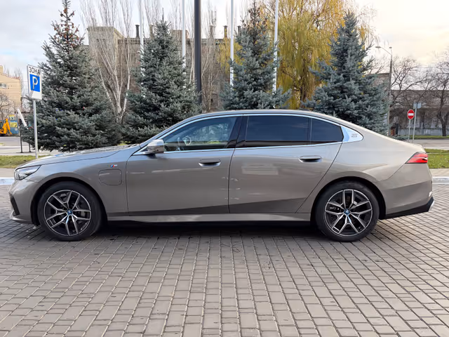 BMW i5 - фото 3