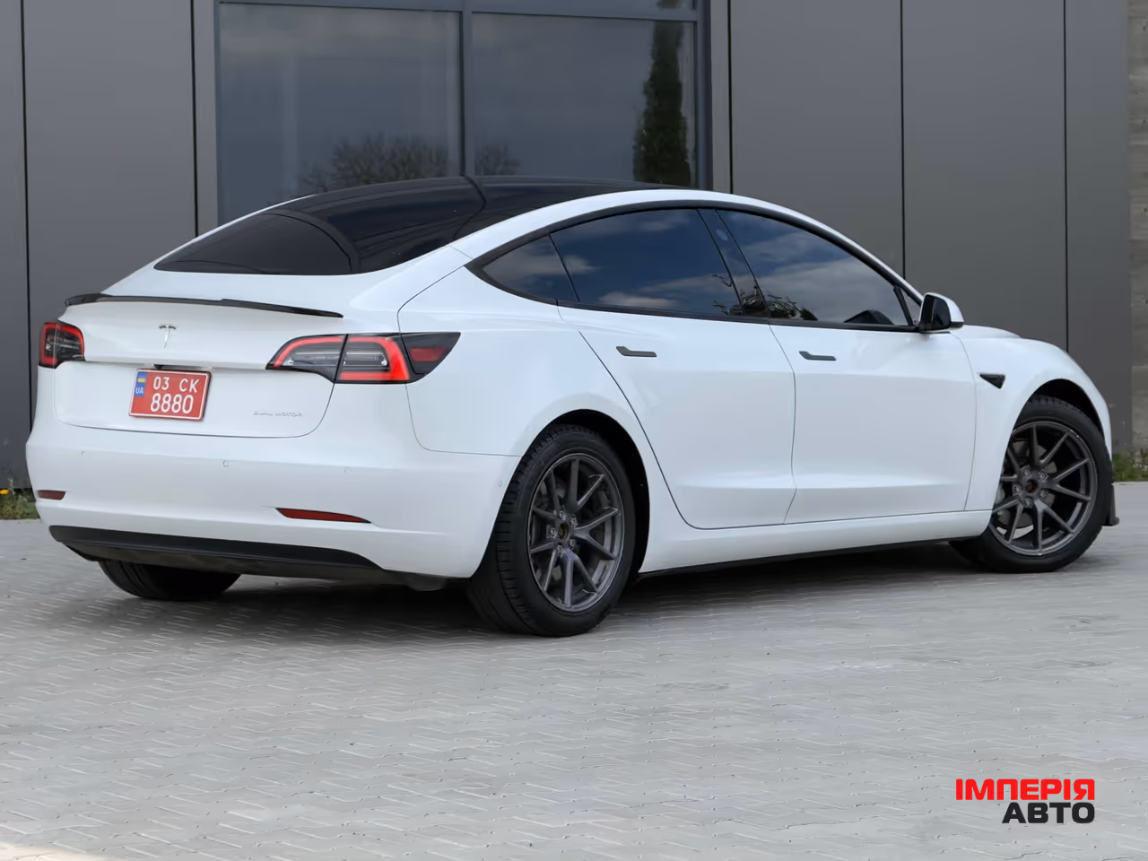 Tesla Model 3 - фото 2