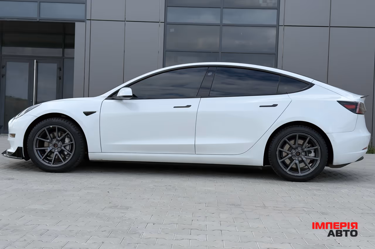 Tesla Model 3 - фото 5