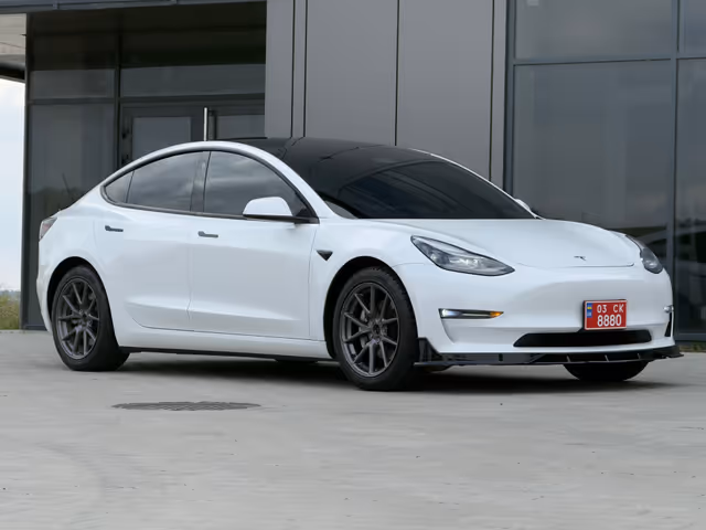 Tesla Model 3 - фото 3