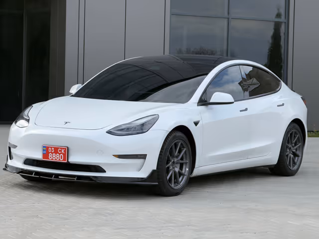 Tesla Model 3 - фото 1