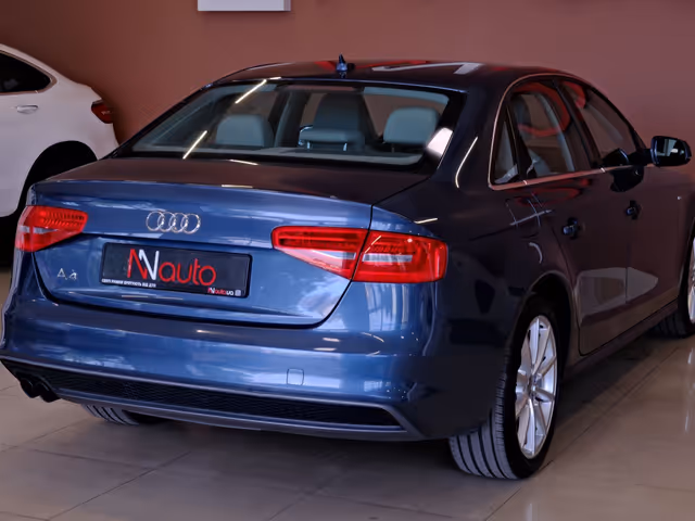 Audi A4 - фото 5