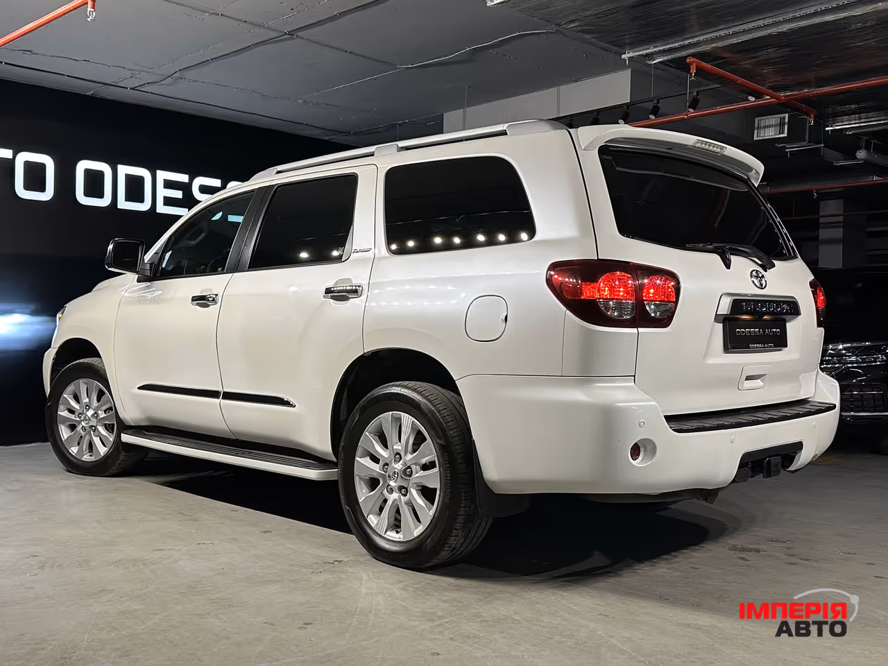 Toyota Sequoia - фото 8