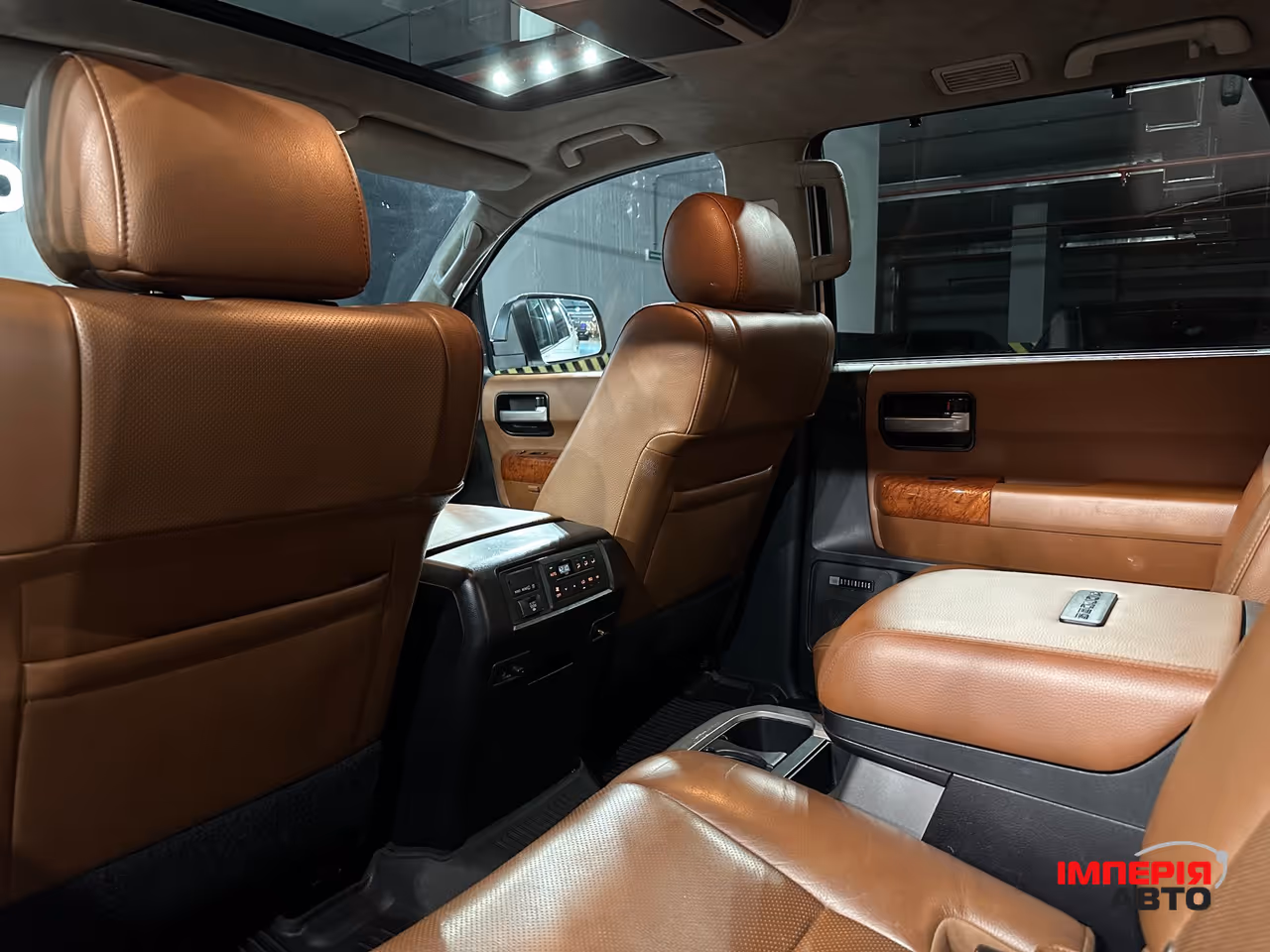 Toyota Sequoia - фото 13