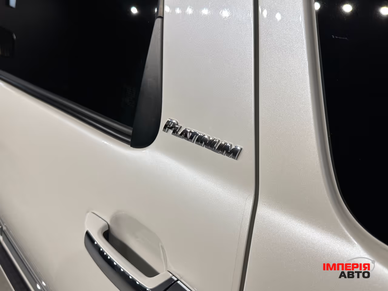 Toyota Sequoia - фото 9