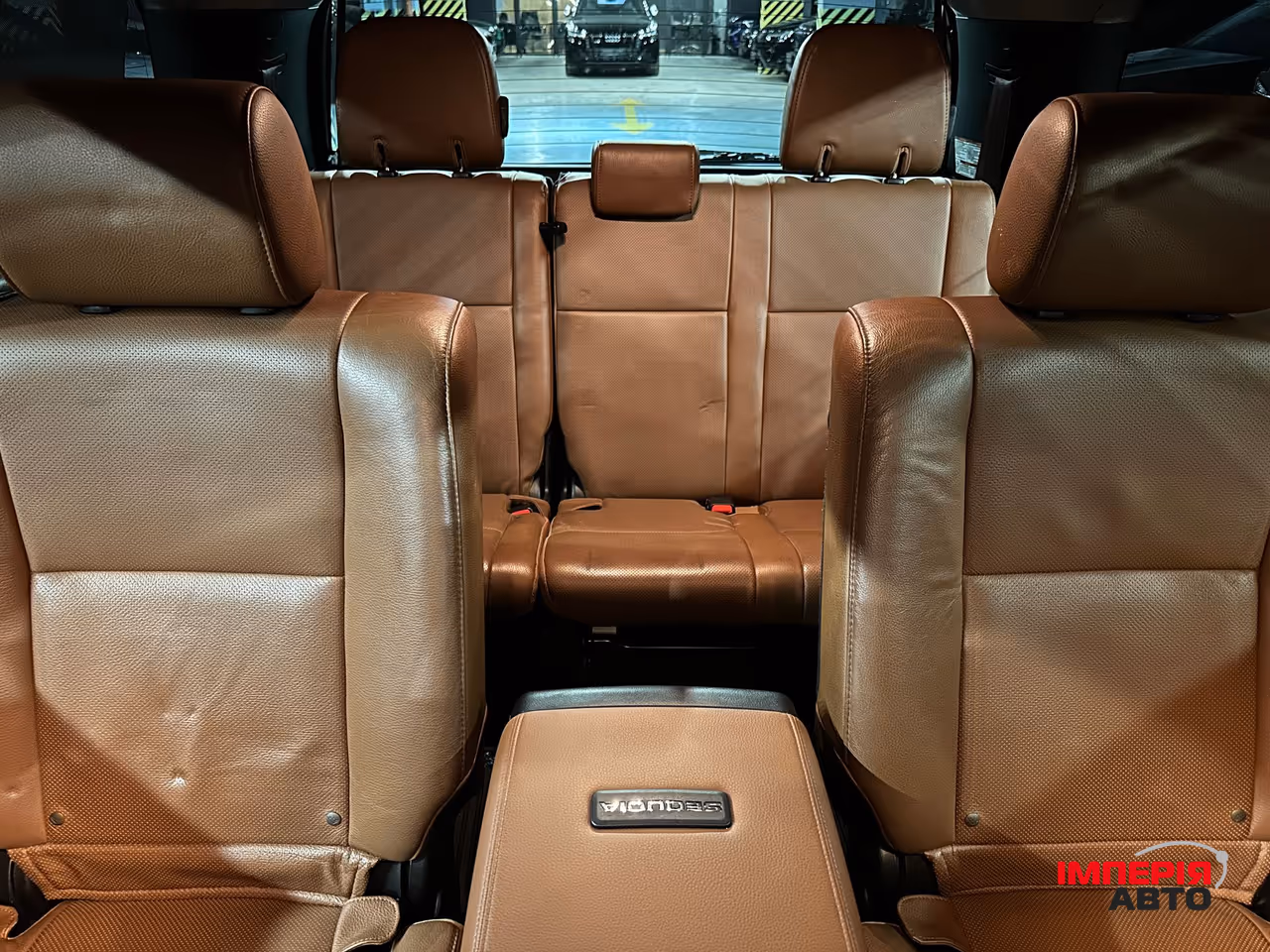 Toyota Sequoia - фото 17