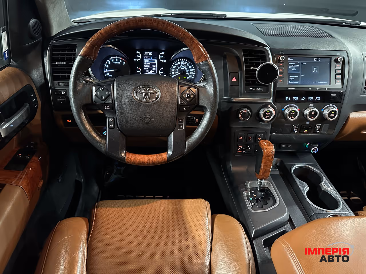 Toyota Sequoia - фото 18