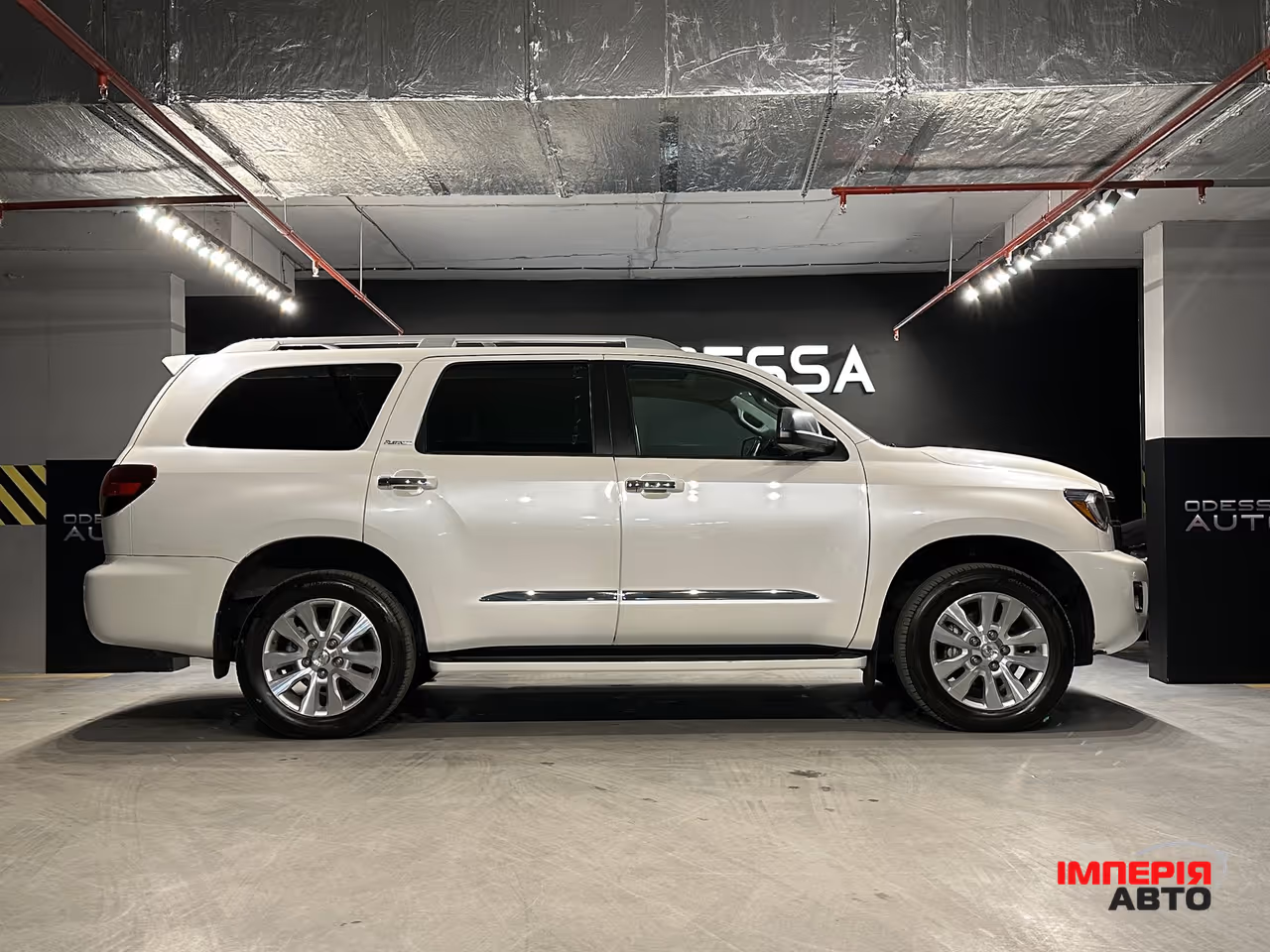 Toyota Sequoia - фото 4