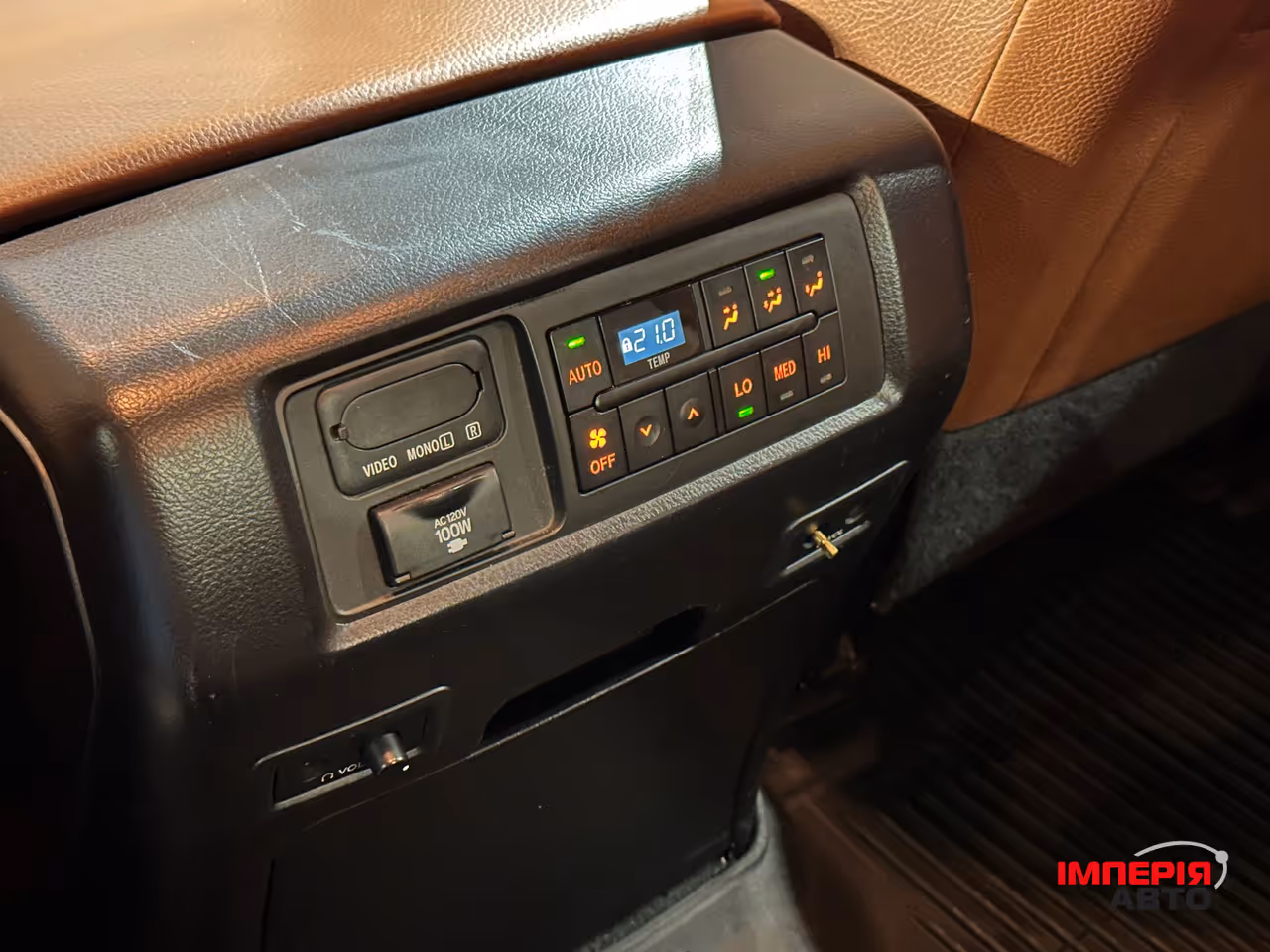 Toyota Sequoia - фото 15