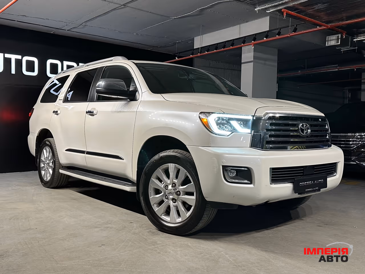 Toyota Sequoia - фото 3