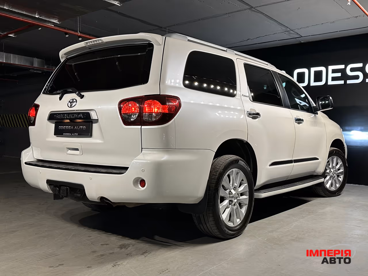 Toyota Sequoia - фото 7