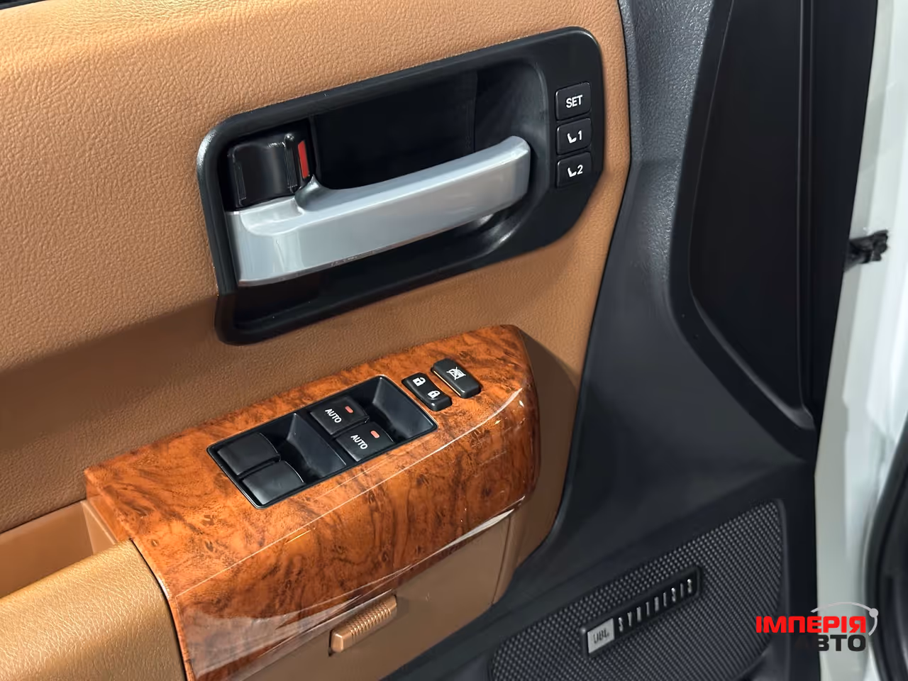 Toyota Sequoia - фото 22